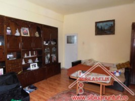 vand-apartament-3-camere-la-casa-orasul-de-jos-1