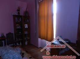 vand-apartament-3-camere-la-casa-orasul-de-jos-4