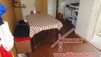 vand-apartament-2-camere-la-casa-60-mp-central-2