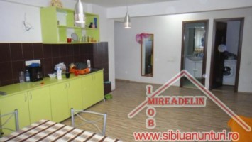 vand-apartament-3-camere-central-1