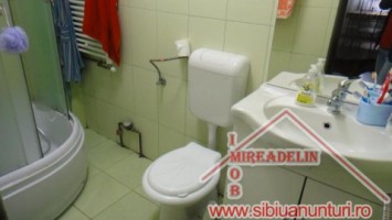 vand-apartament-3-camere-central-2