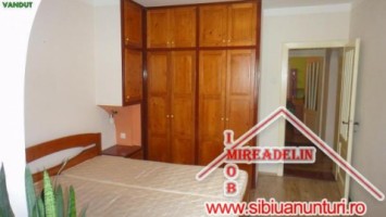 vand-apartament-3-camere-68-mp-valea-aurie