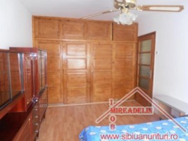 inchiriez-apartament-4-camere-cartier-valea-aurie-1