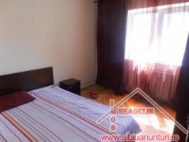 inchiriez-apartament-3-camere-zona-vasile-aaron-2