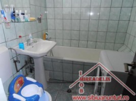 inchiriez-apartament-3-camere-zona-vasile-aaron-4