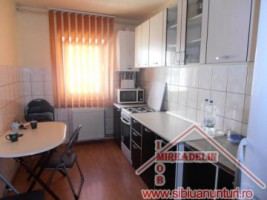 inchiriez-apartament-3-camere-zona-vasile-aaron-5