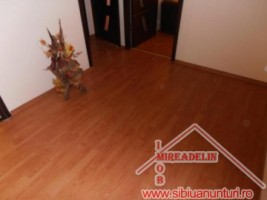 inchiriez-apartament-3-camere-zona-vasile-aaron-6