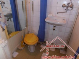 inchiriez-apartament-3-camere-zona-9-mai-5