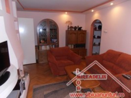 vand-apartament-4-camere-zona-vasile-aaron-1