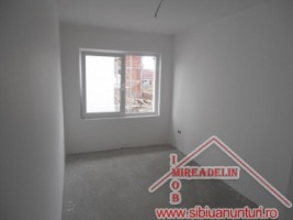 vand-apartament-3-camere-decomandat-selimbar-1