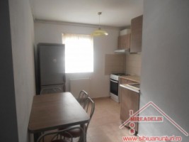 inchiriez-apartament-3-camere-la-vila-zona-lazaret-1