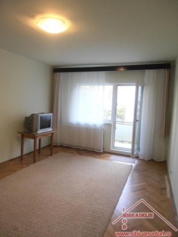 inchiriez-apartament-3-camere-ultracentral-2