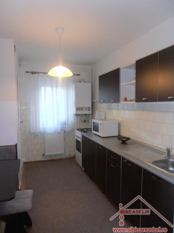 inchiriez-apartament-3-camere-ultracentral-4