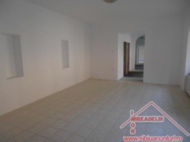 inchiriez-spatiu-comercial-290mp-zona-9-mai