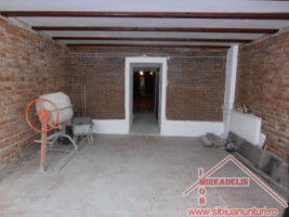 inchiriez-spatiu-comercial-290mp-zona-9-mai-9