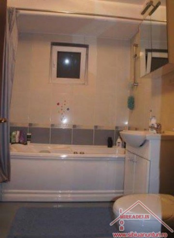 inchiriez-apartament-2-camere-zona-vasile-aaron-4