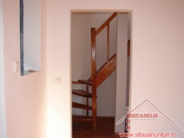 vand-apartament-3-camere-la-mansarda-vasile-aaron-24900-euro-1