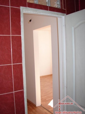 vand-apartament-3-camere-la-mansarda-vasile-aaron-24900-euro-3