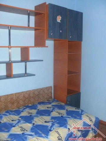 inchiriez-apartament-2-camere-zona-vasile-aaron-1