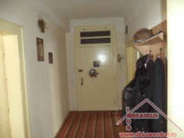 vand-apartament-3-camere-zona-centrala-1