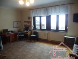 vand-apartament-3-camere-zona-centrala-4