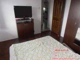 inchiriez-apartament-3-camere-decomandat-valea-aurie-4