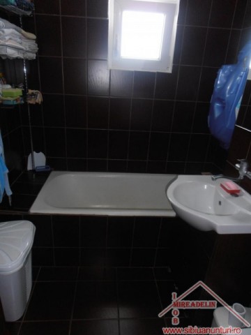 inchiriez-apartament-3-camere-decomandat-valea-aurie-6