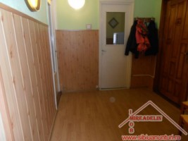 inchiriez-apartament-3-camere-decomandat-valea-aurie-2