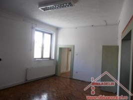 inchiriez-spatiu-comercial-zona-lazaret-1