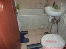 inchiriez-apartament-2-cam-zona-vasile-aaron-3