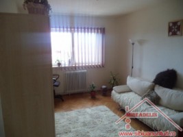 vand-apartament-cu-3-camere-in-vasile-aaron-3