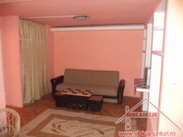 inchiriez-casa-curte-comuna-cu-o-alta-familie-zona-spitalul-judetean-1