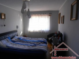 vand-apartament-3-camere-semidecomandate-zona-spitalului-judetean-2