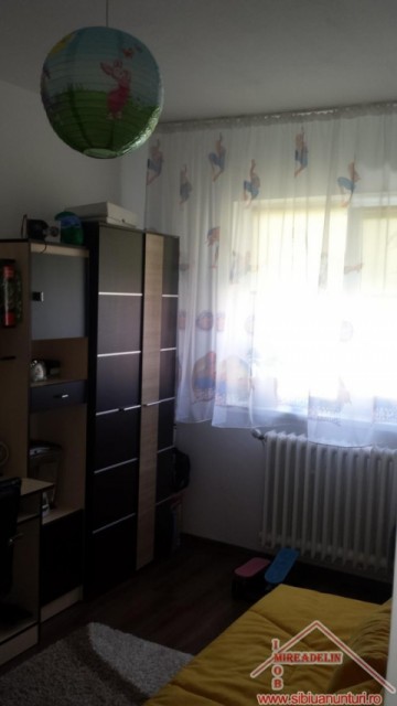 vand-apartament-2-camere-zona-hipodrom-ii-1