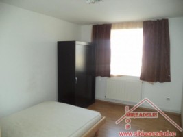 inchiriez-apartament-3-camere-zona-vasilea-aron-la-mansarda-1