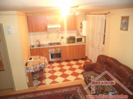 vand-apartament-la-mansarda-3-camere-zona-lazaret