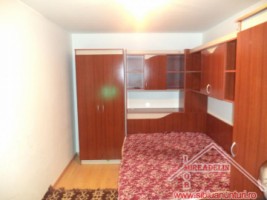 vand-apartament-la-mansarda-3-camere-zona-lazaret-1