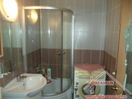 vand-apartament-la-mansarda-3-camere-zona-lazaret-4