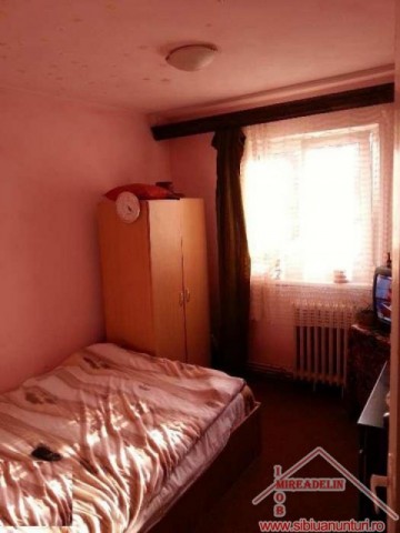 inchiriez-apartament-2-camere-zona-vasile-aaron-1