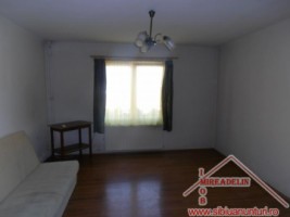 inchiriez-apartament-la-casa-2-camere-zona-vasile-aaron