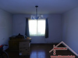 inchiriez-apartament-la-casa-2-camere-zona-vasile-aaron-1