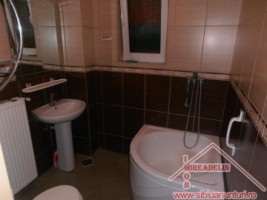 inchiriez-apartament-la-casa-2-camere-zona-vasile-aaron-3