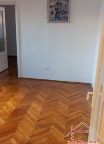 inchiriez-apartament-3-camere-pretabil-spatiu-birouri-1