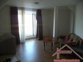 vand-apartament-3-camere-zona-vasile-aaron-la-mansarda-1