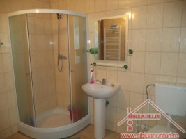 vand-apartament-3-camere-zona-vasile-aaron-la-mansarda-5