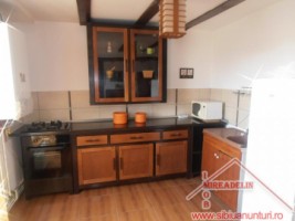 inchiriez-apartament-3-camere-la-mansarda-zona-scoala-de-inot-1