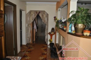 vand-apartament-3-camere-zona-stefan-cel-mare-1