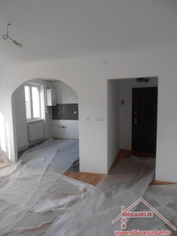 vand-apartament-4-camere-zona-cedonia-2