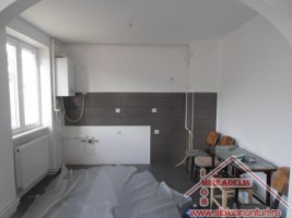 vand-apartament-4-camere-zona-cedonia-3