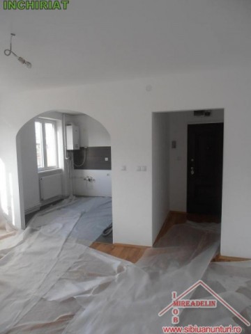 inchiriez-apartament-4-camere-zona-cedonia